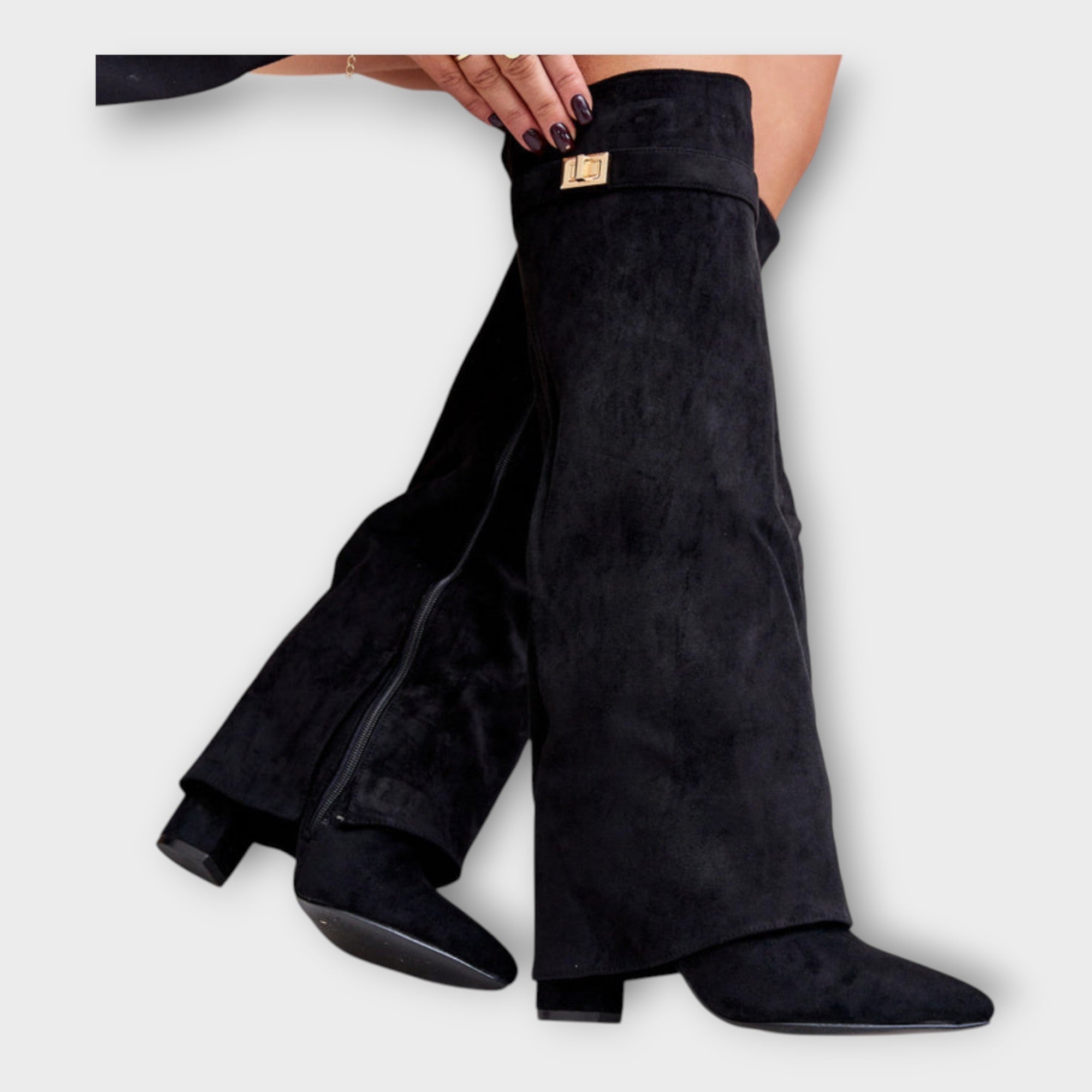 Botas altas con un diseño elegante LuvaModa