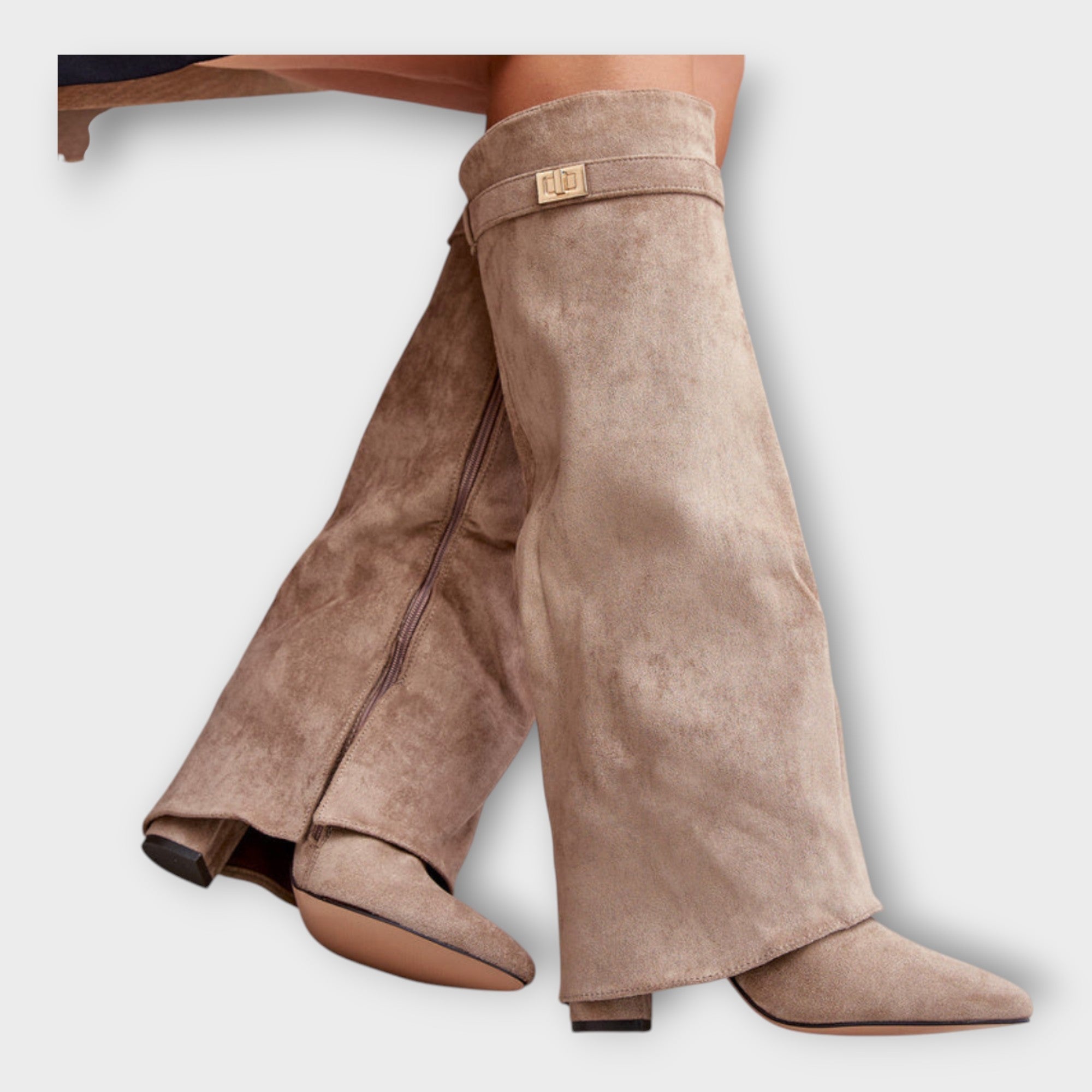 Botas altas con un diseño elegante LuvaModa