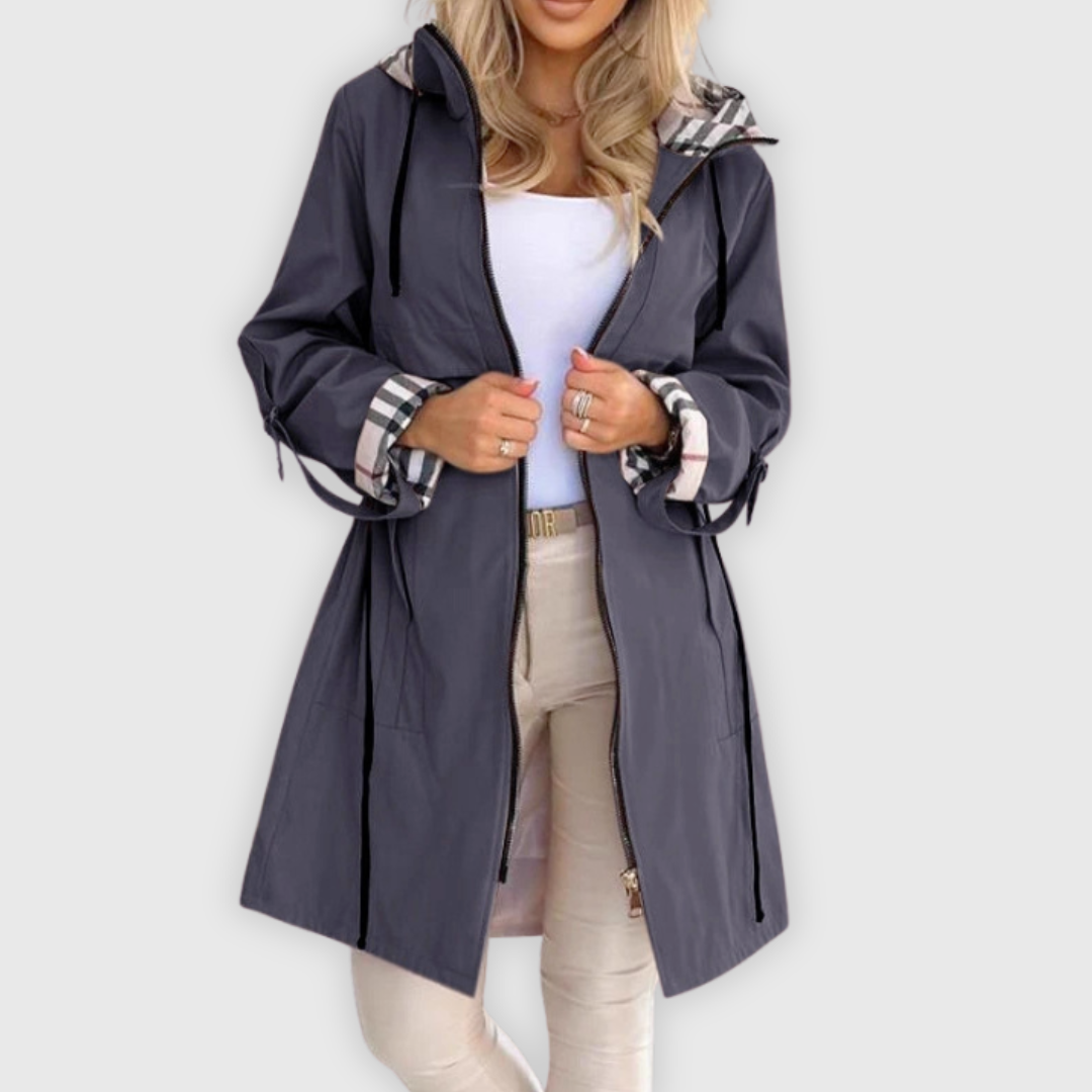 Chaqueta larga con capucha y detalles elegantes Luvamoda