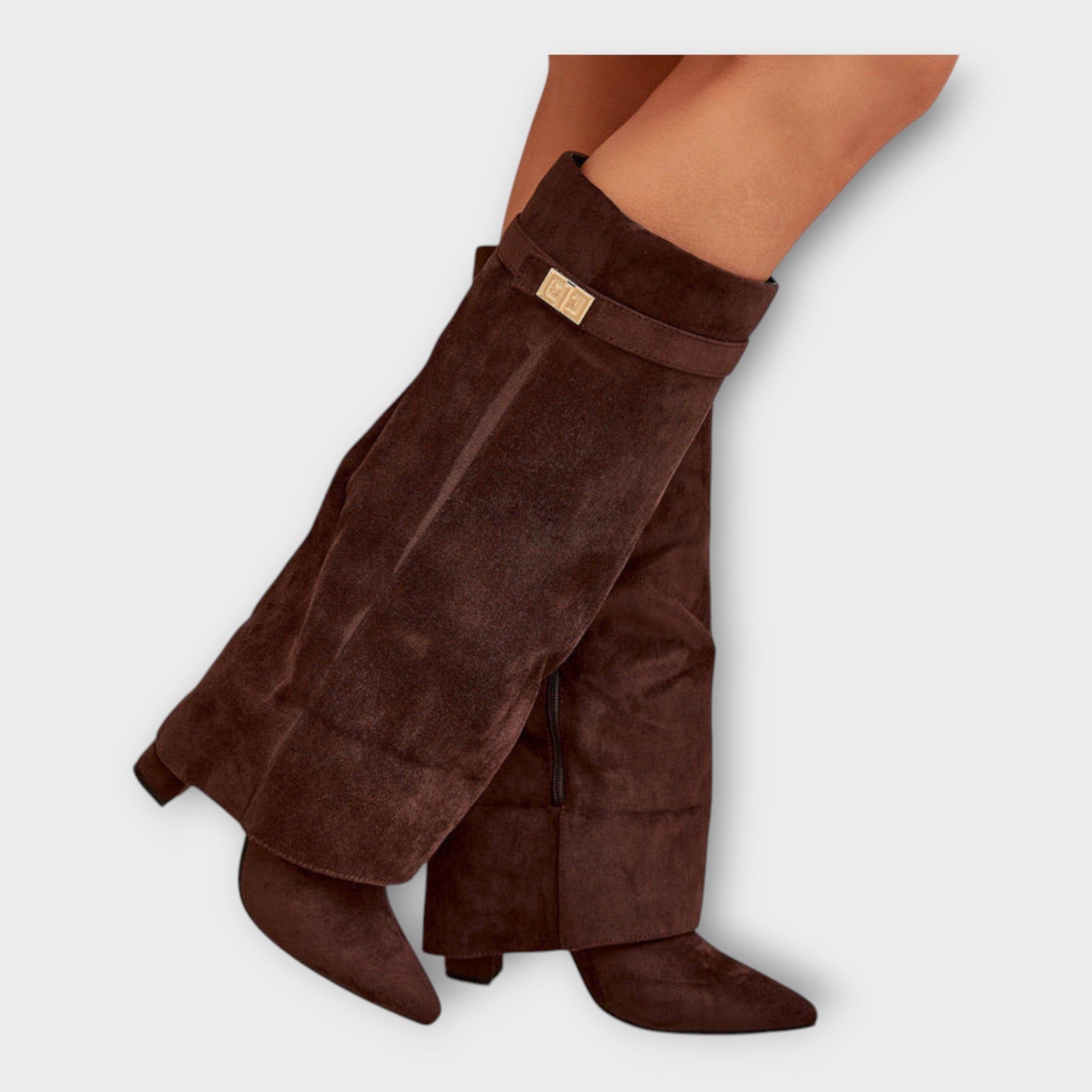Botas altas con un diseño elegante LuvaModa