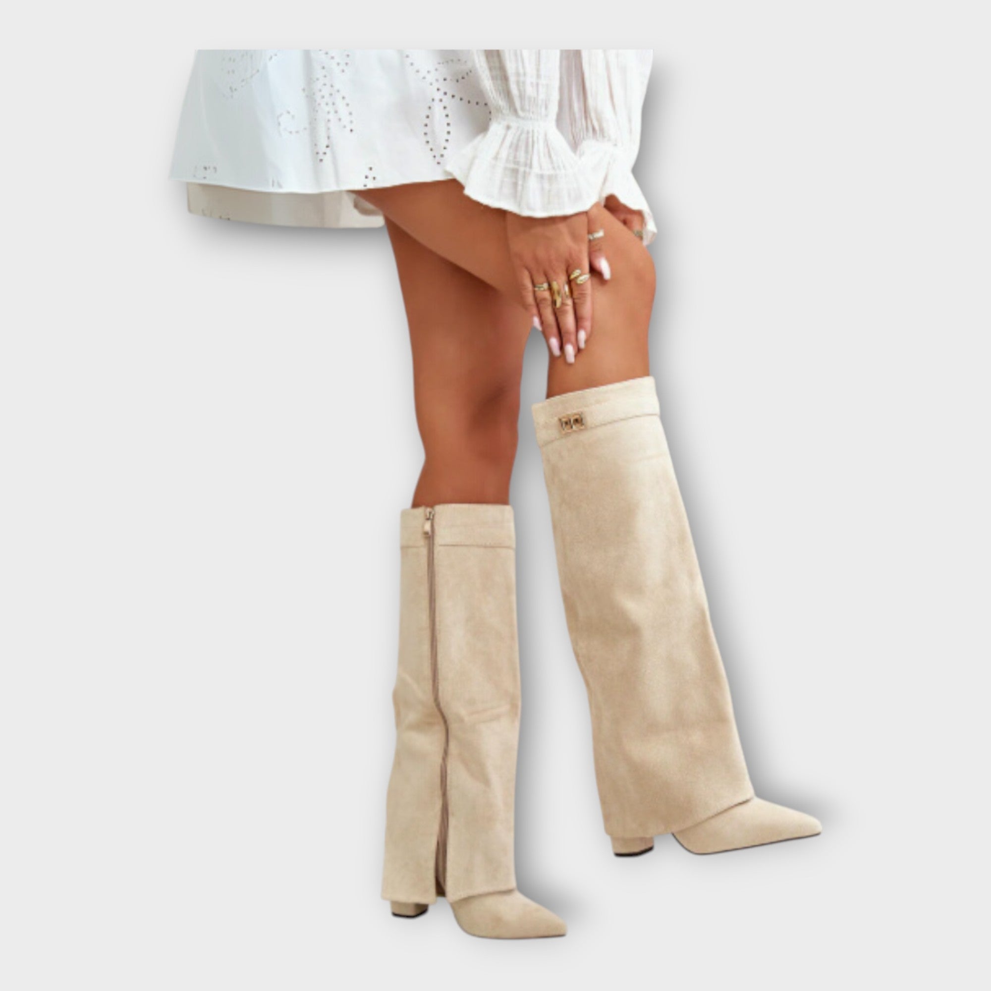 Botas altas con un diseño elegante LuvaModa