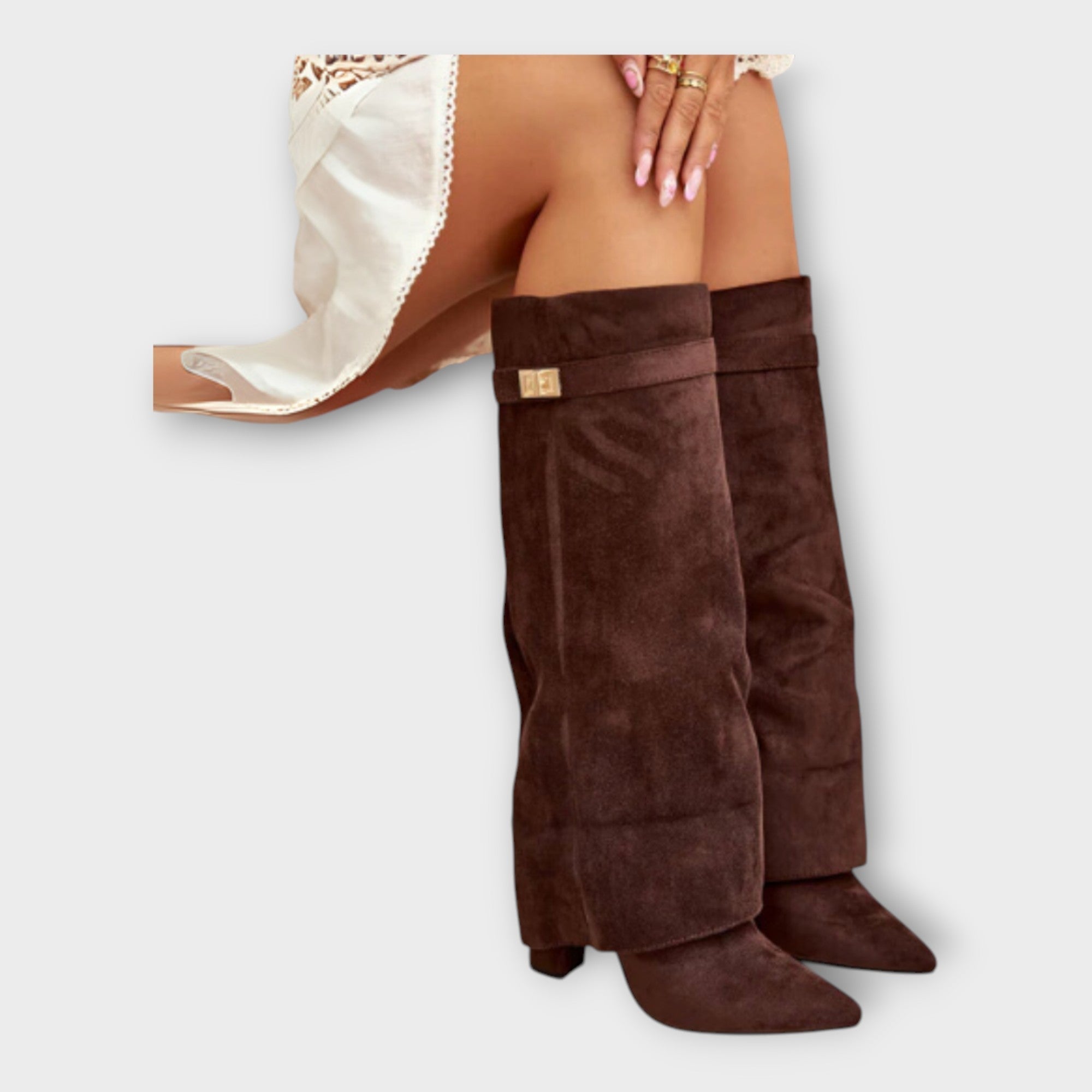 Botas altas con un diseño elegante LuvaModa