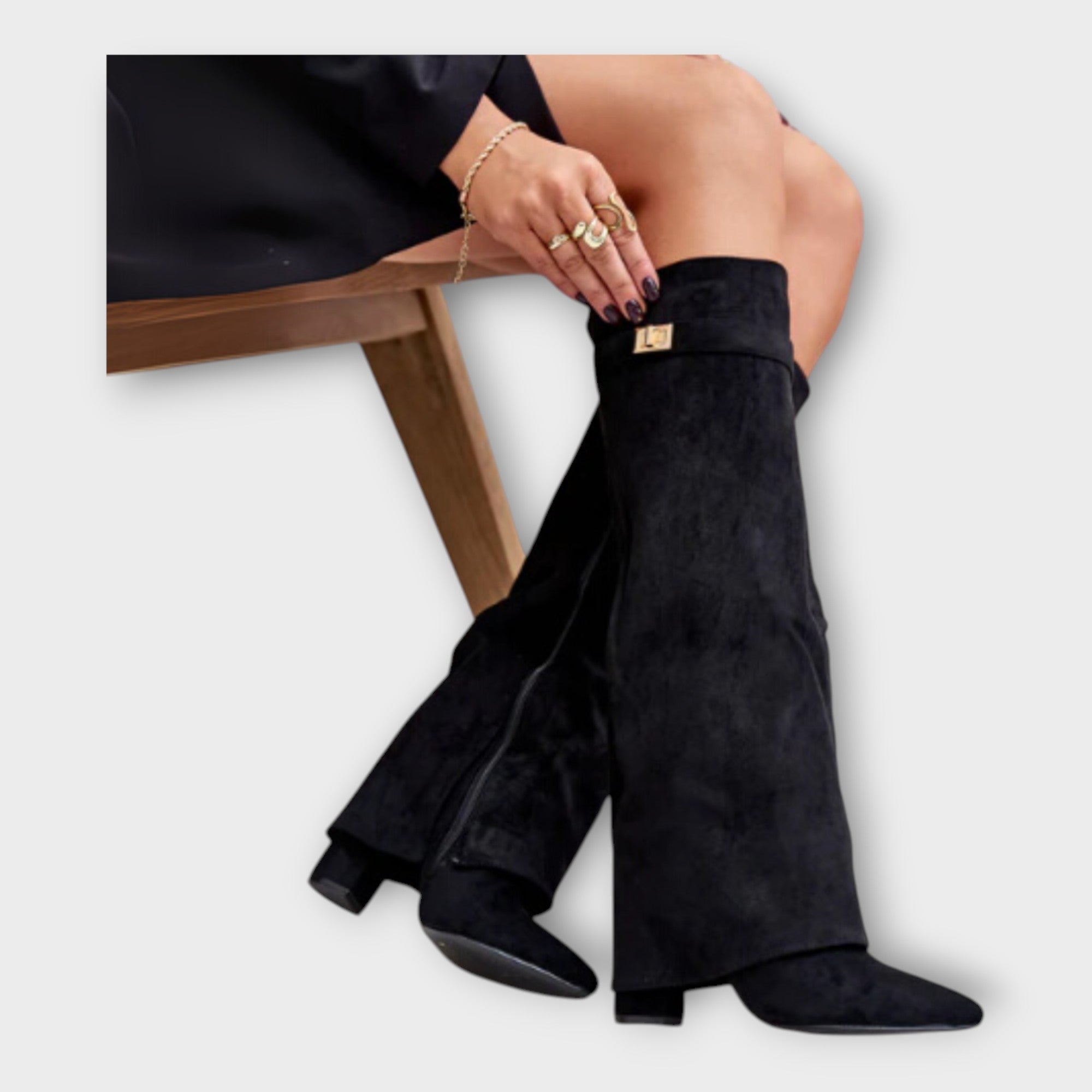 Botas altas con un diseño elegante LuvaModa