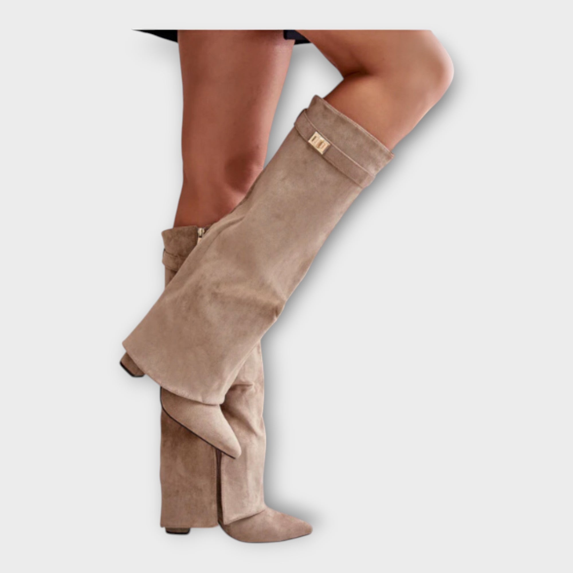 Botas altas con un diseño elegante LuvaModa