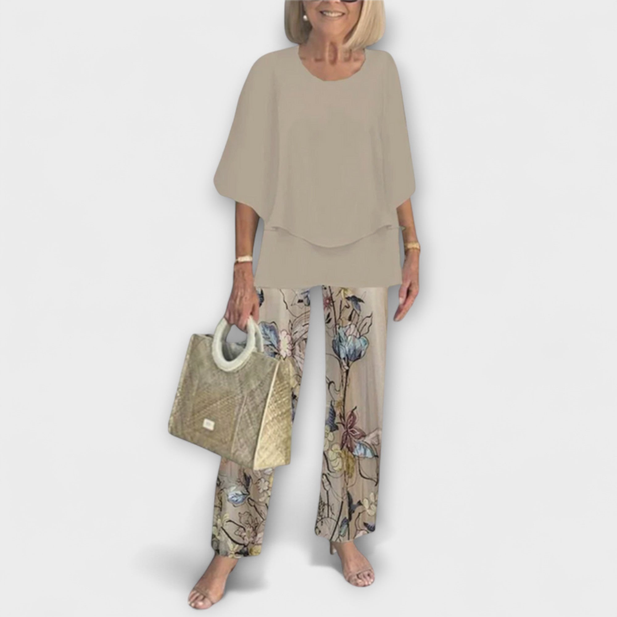 Conjunto moderno con blusa y pantalón cómodos LuvaModa