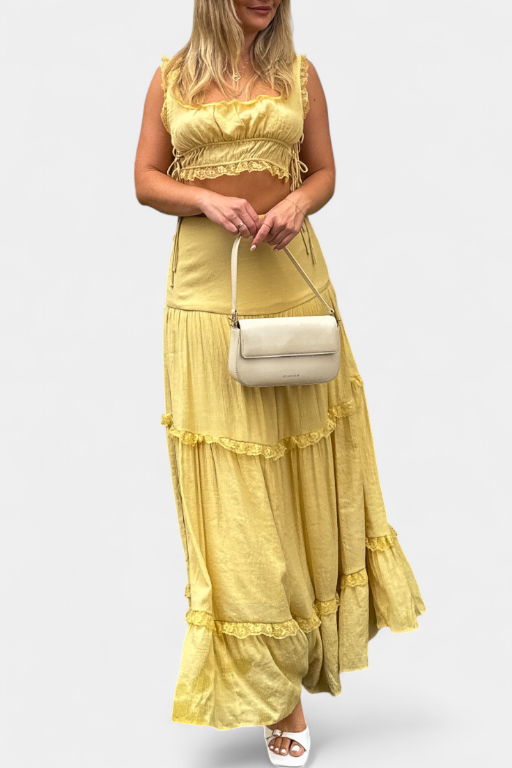 Conjunto romántico Ilys con top de encaje y falda larga y voluminosa LuvaModa