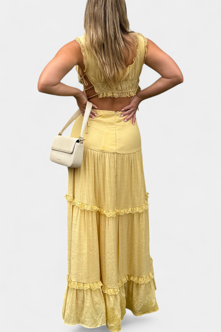 Conjunto romántico Ilys con top de encaje y falda larga y voluminosa LuvaModa