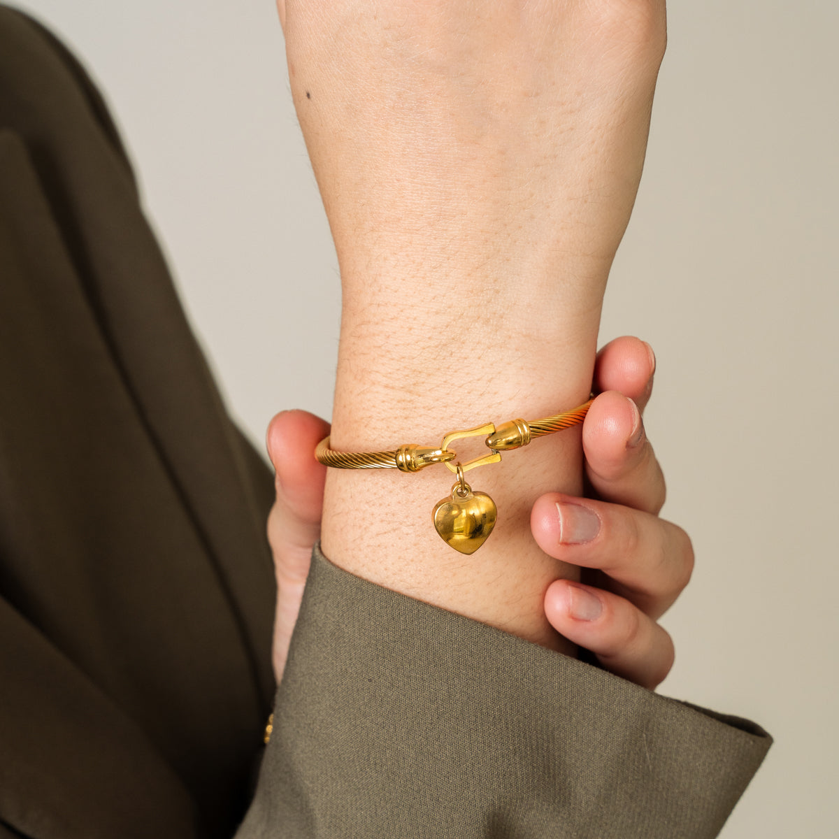 Pulsera de oro en forma de corazón LuvaModa