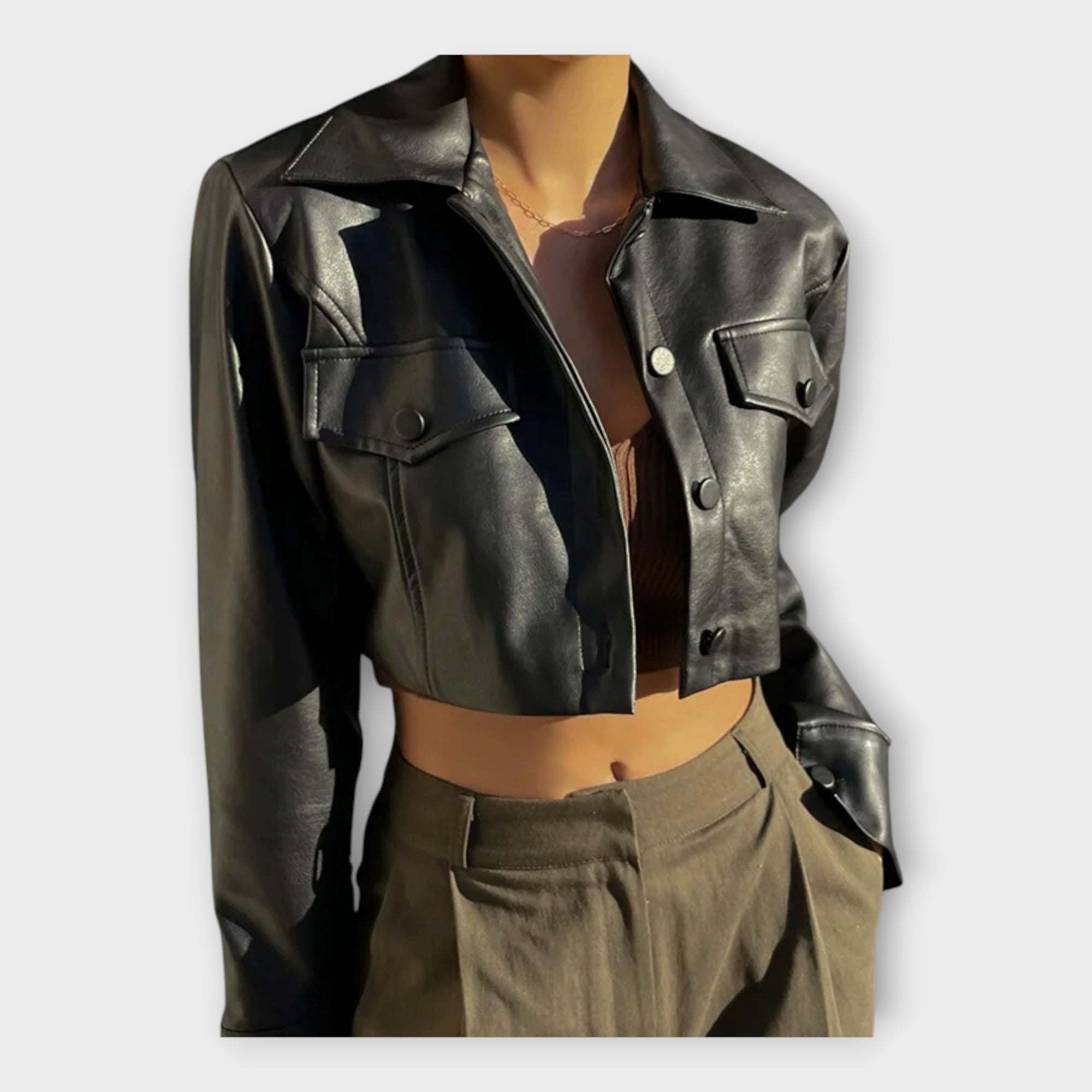 Chaqueta corta de cuero con bolsillos Luvamoda