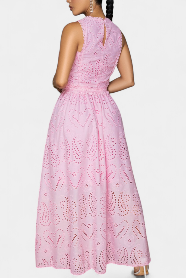 Conjunto romántico Danitza con encaje y diseño floral perforado LuvaModa