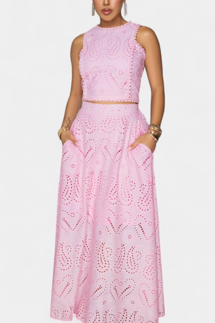 Conjunto romántico Danitza con encaje y diseño floral perforado LuvaModa
