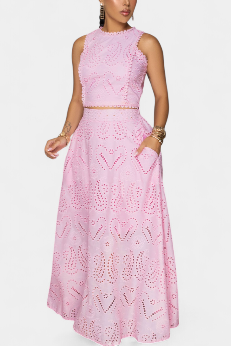 Conjunto romántico Danitza con encaje y diseño floral perforado LuvaModa