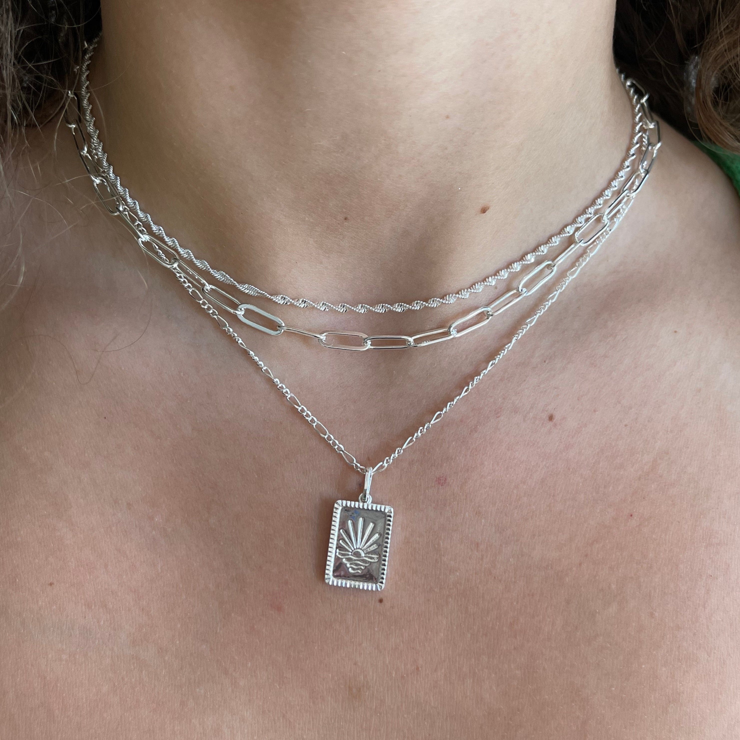 Collar con patrón de sol LuvaModa