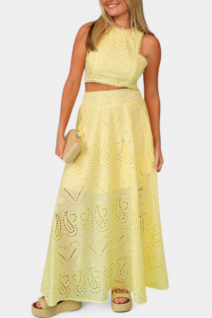 Conjunto romántico Danitza con encaje y diseño floral perforado LuvaModa