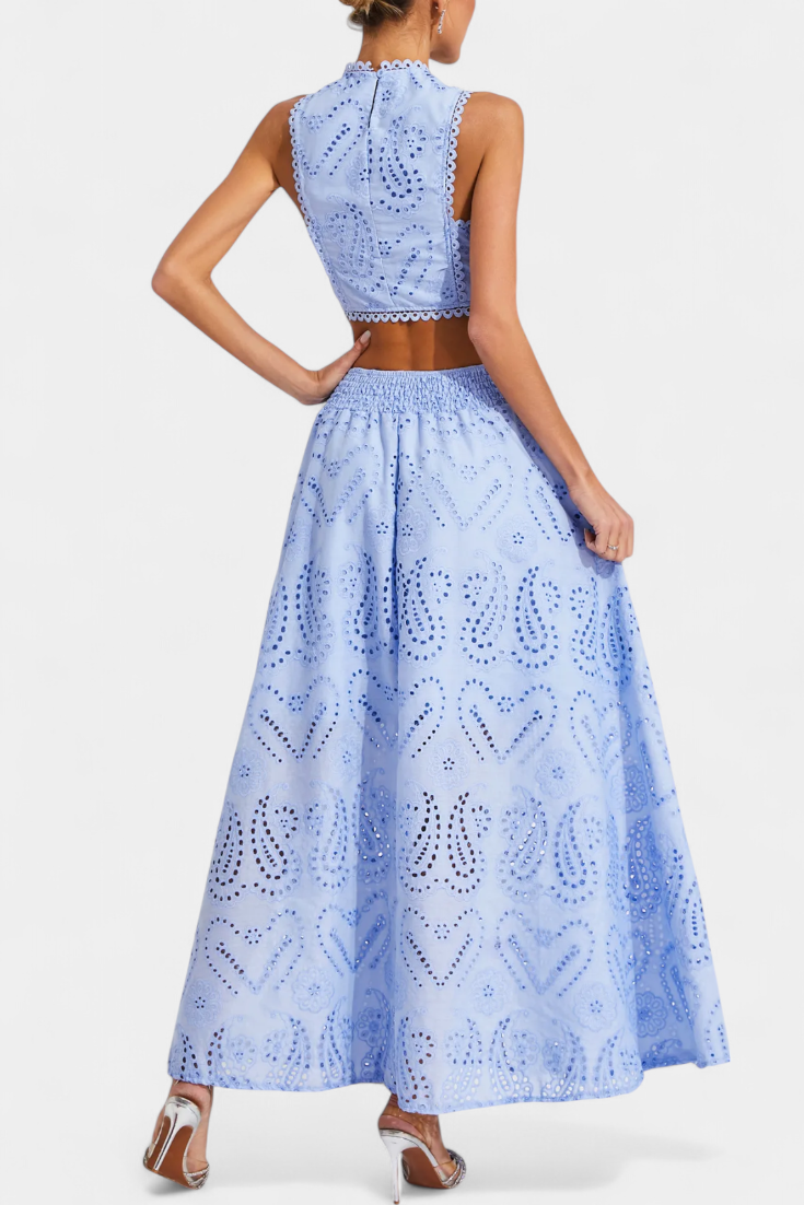 Conjunto romántico Danitza con encaje y diseño floral perforado LuvaModa