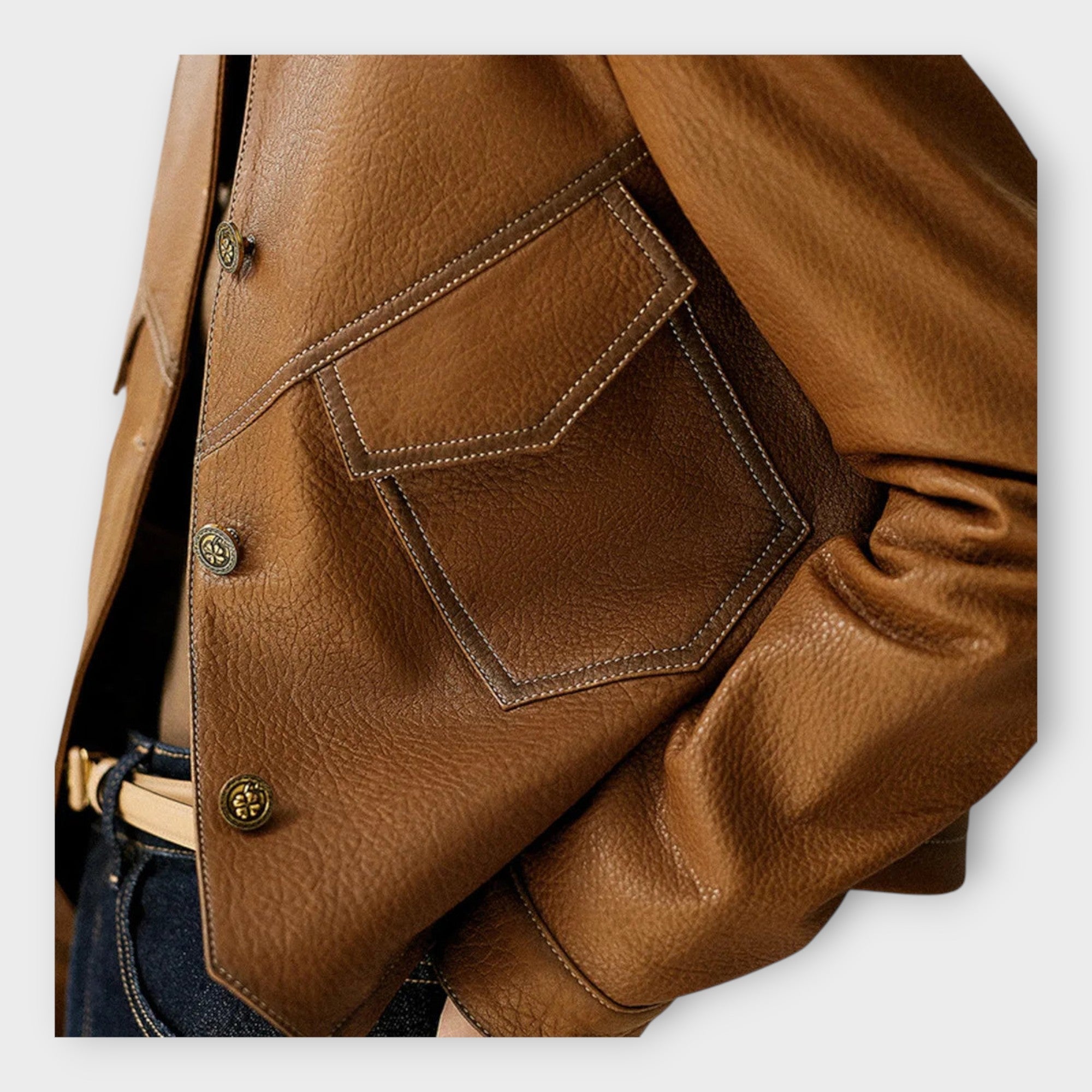Elegante chaqueta de cuero con diseño moderno y estética refinada Luvamoda