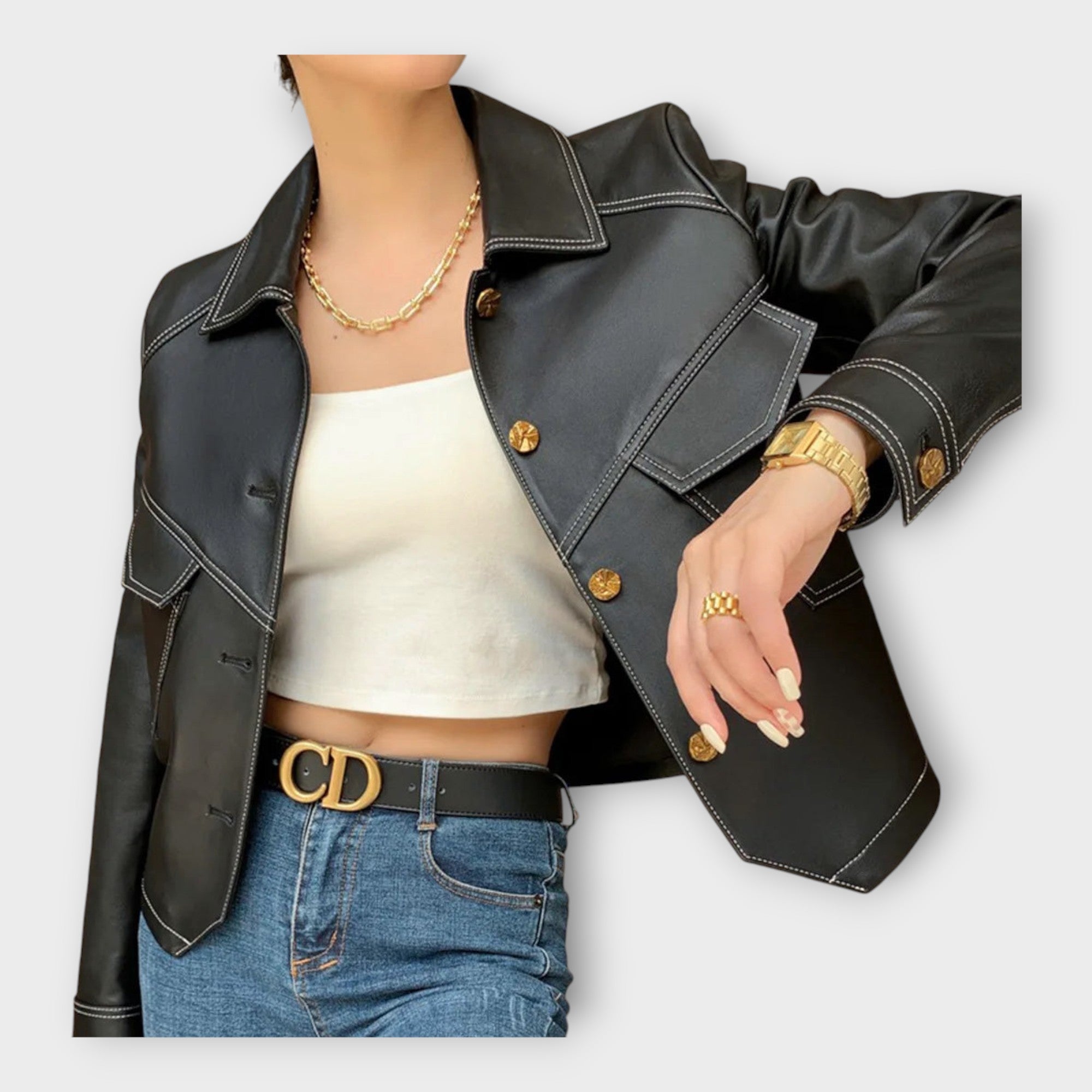 Elegante chaqueta de cuero con diseño moderno y estética refinada Luvamoda