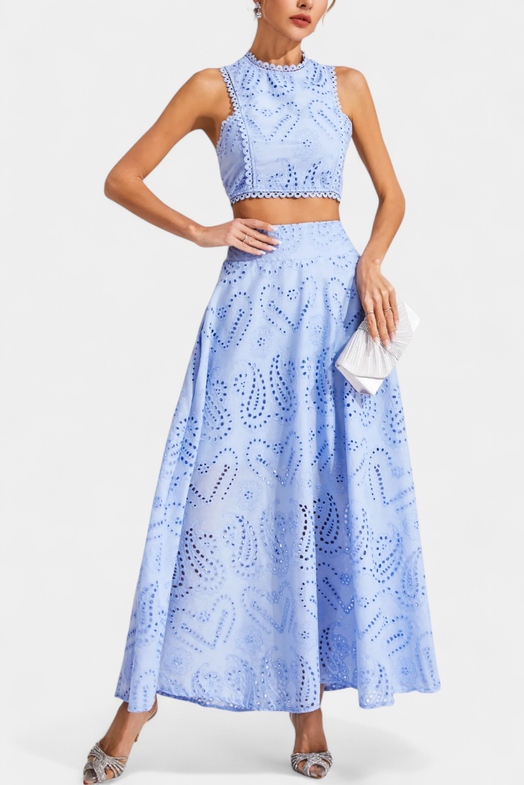 Conjunto romántico Danitza con encaje y diseño floral perforado LuvaModa