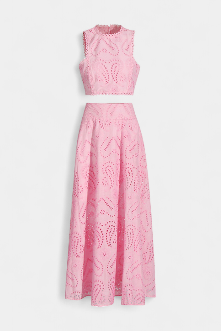 Conjunto romántico Danitza con encaje y diseño floral perforado LuvaModa