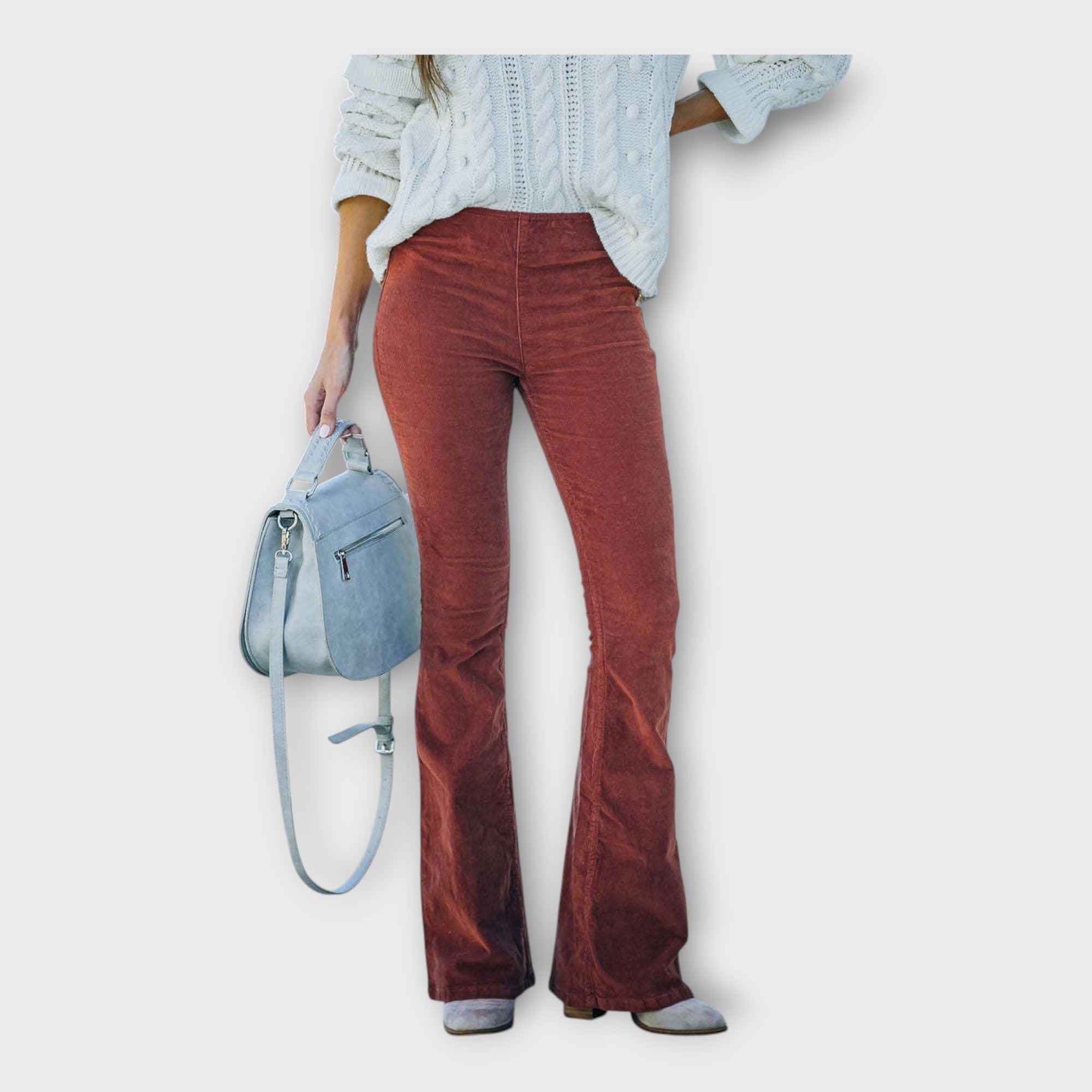 Pantalones elegantes con corte acampanado LuvaModa