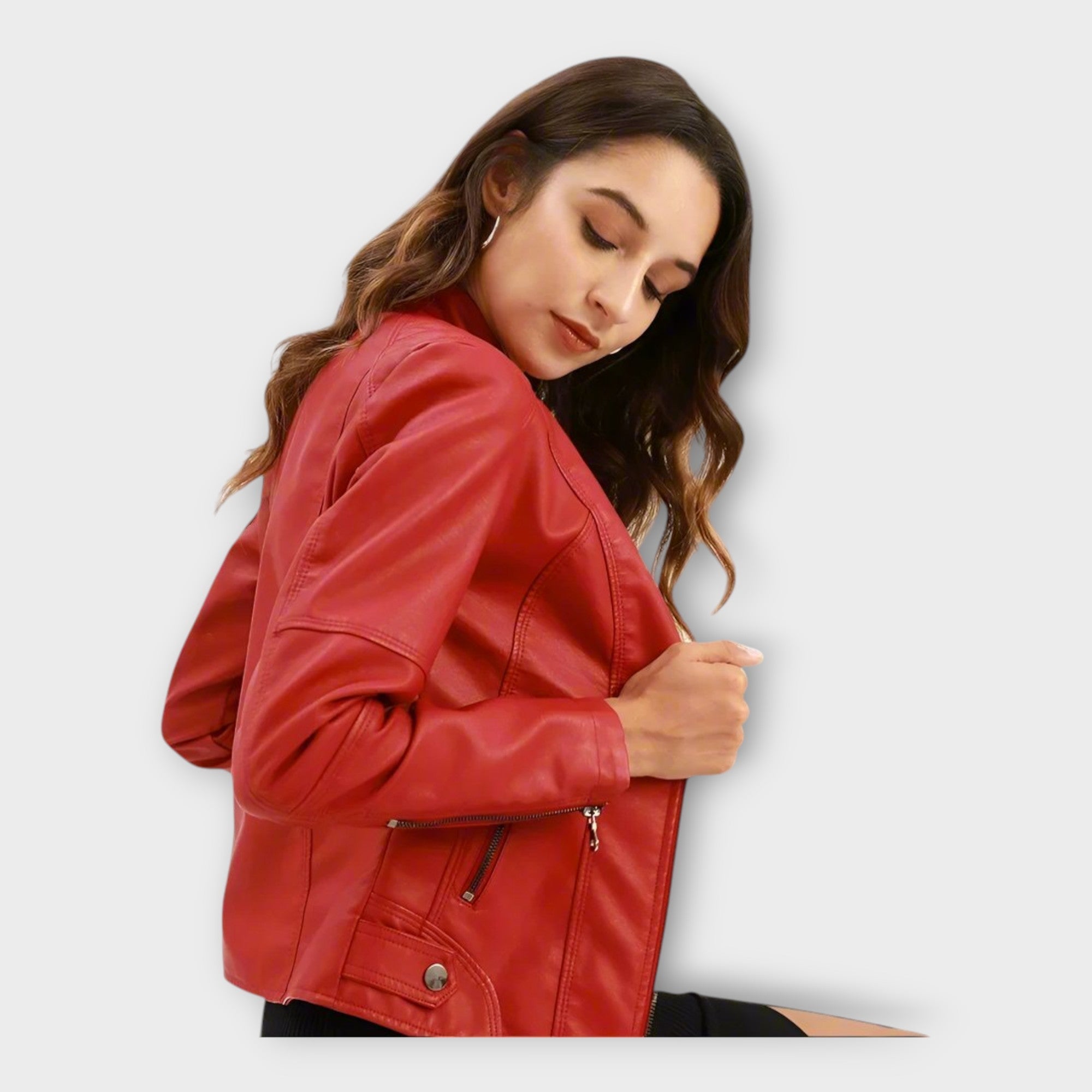 Elegante chaqueta de cuero de línea moderna y estilo atemporal Luvamoda