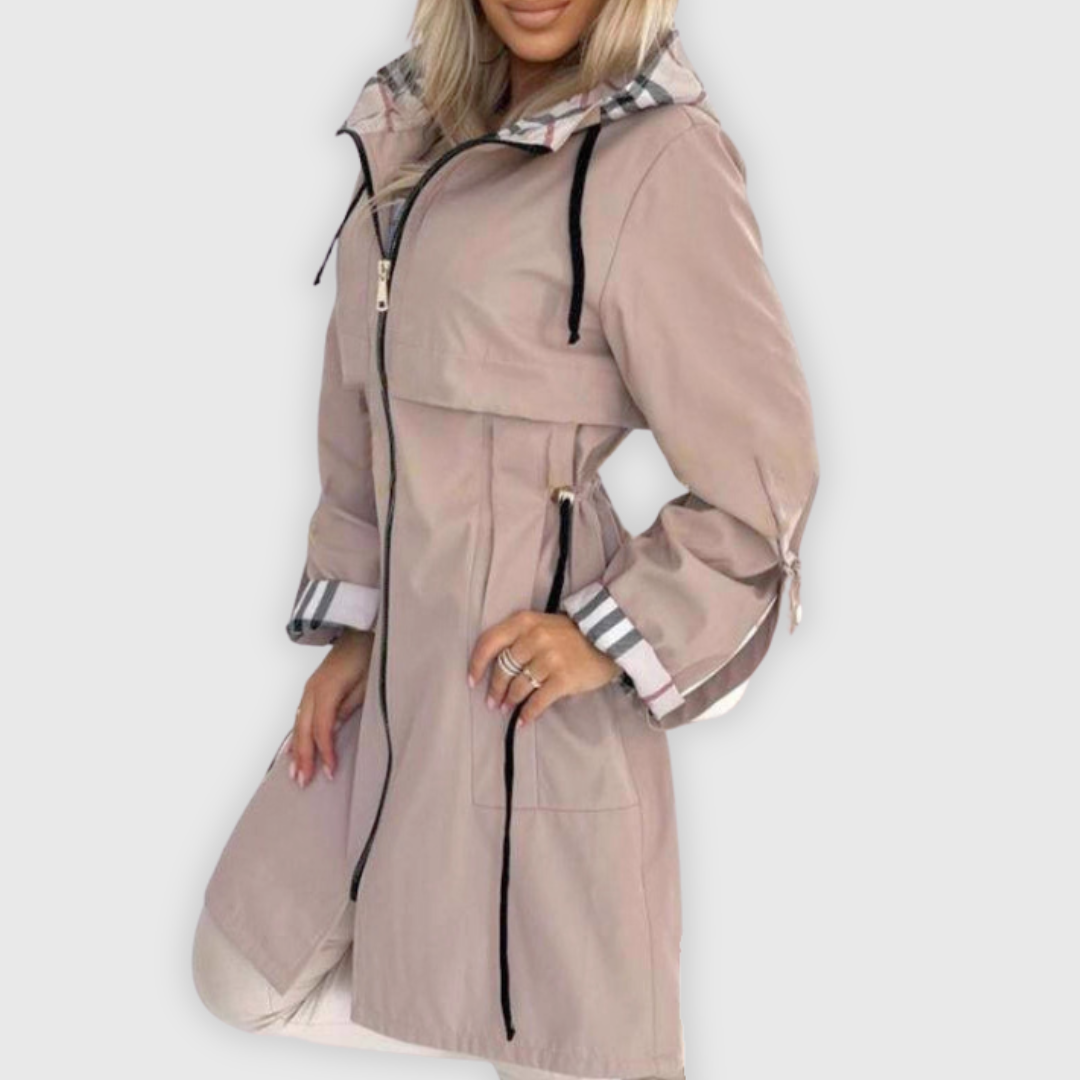 Chaqueta larga con capucha y detalles elegantes Luvamoda