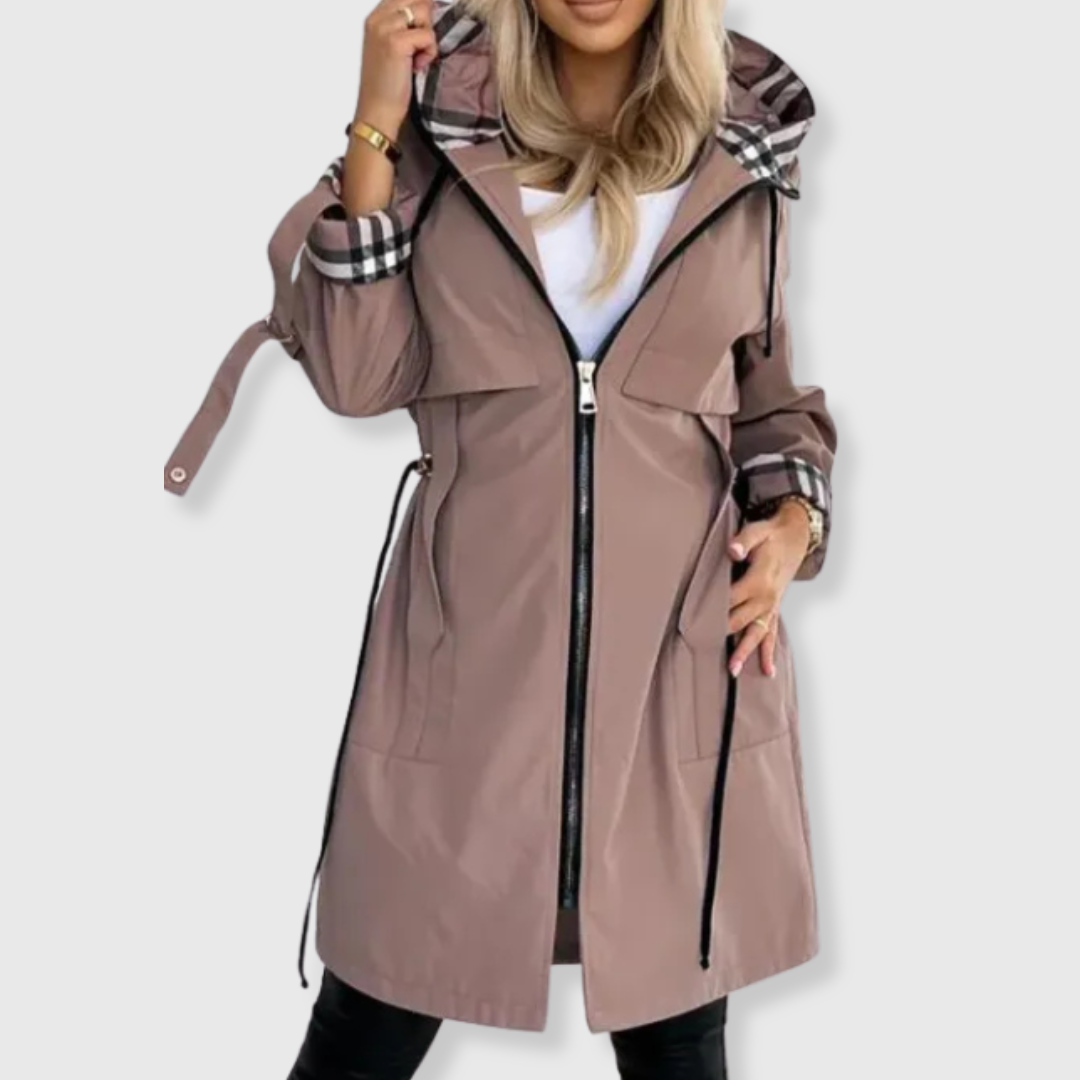 Chaqueta larga con capucha y detalles elegantes Luvamoda