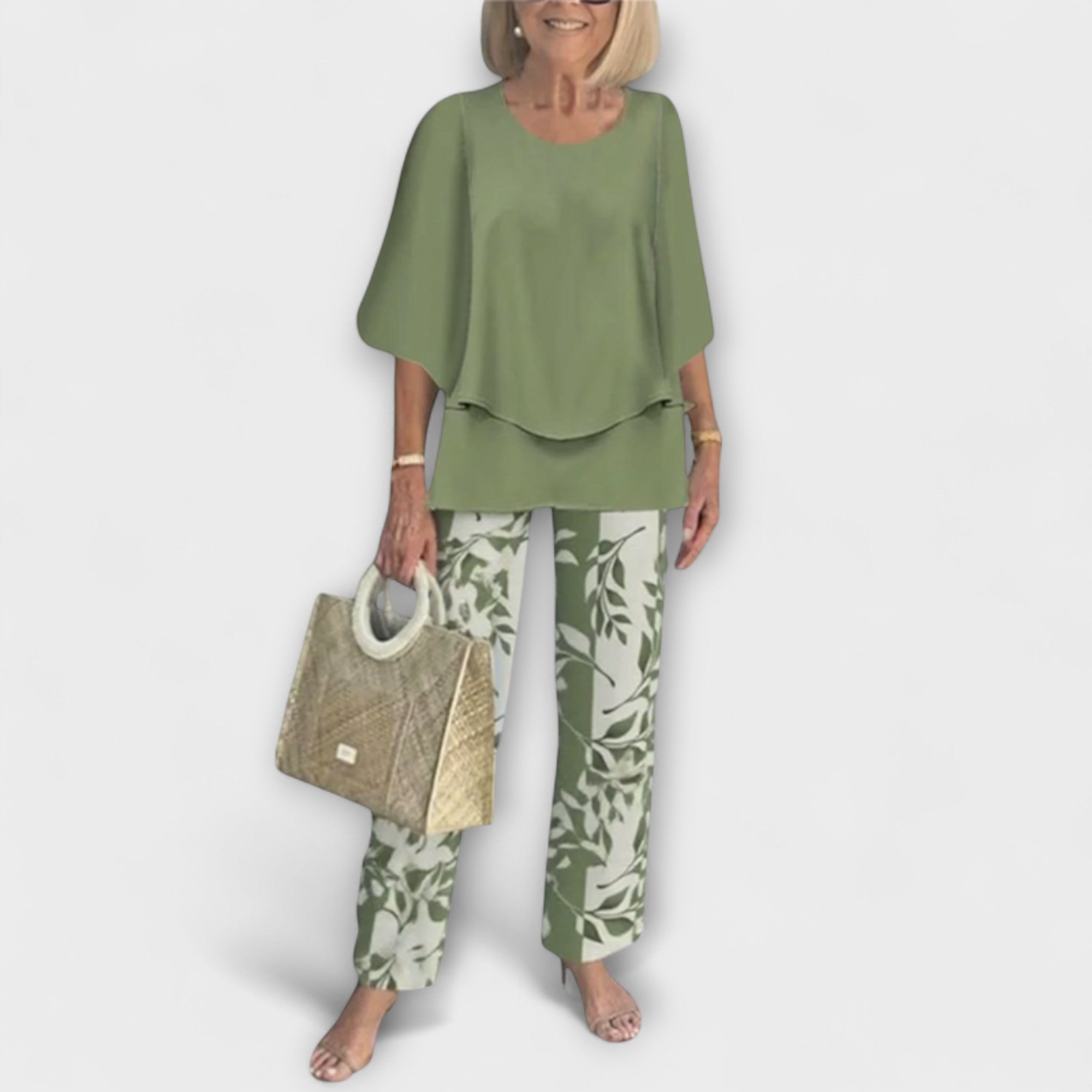 Conjunto moderno con blusa y pantalón cómodos LuvaModa