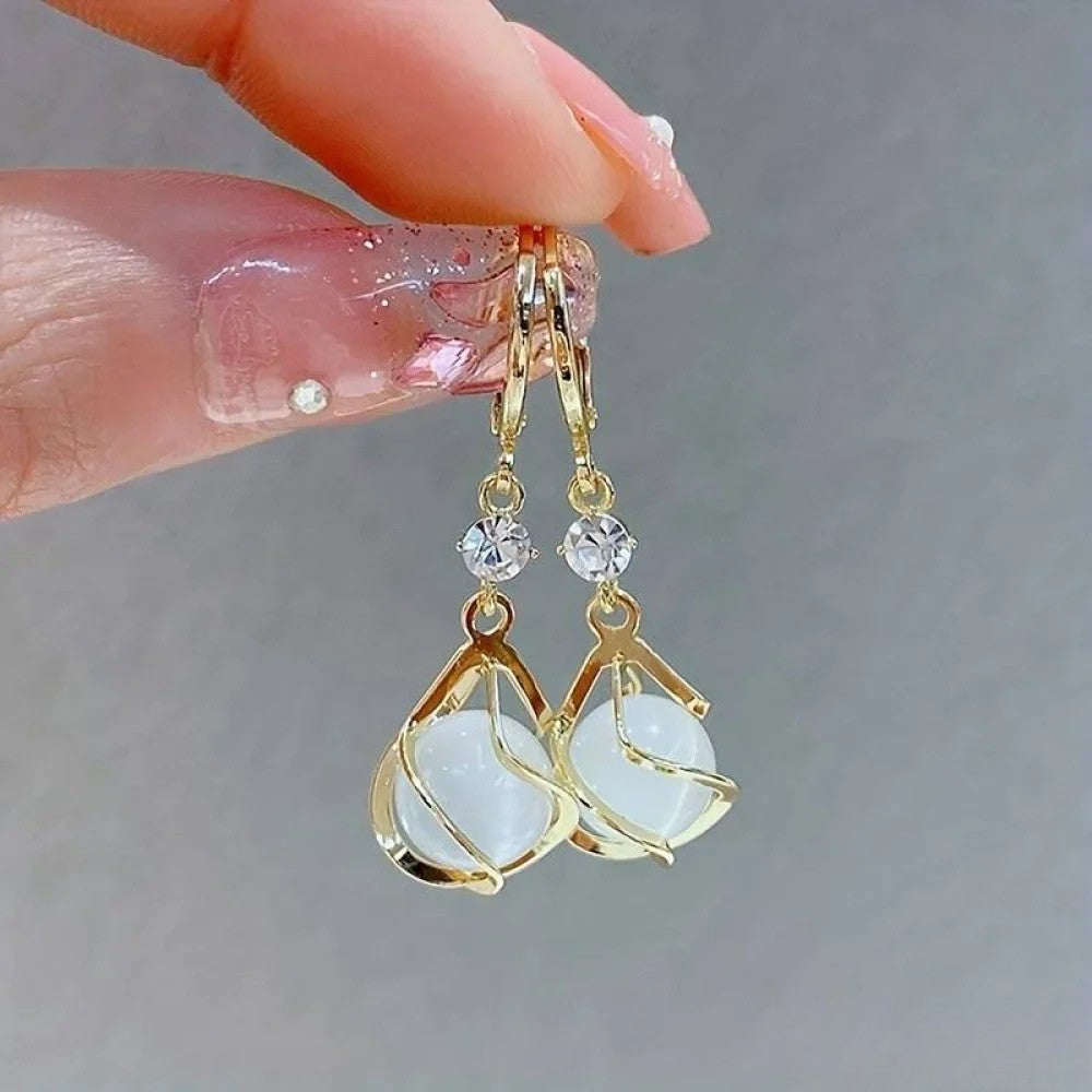 Pendientes colgantes de ópalo blanco antiguo en oro LuvaModa