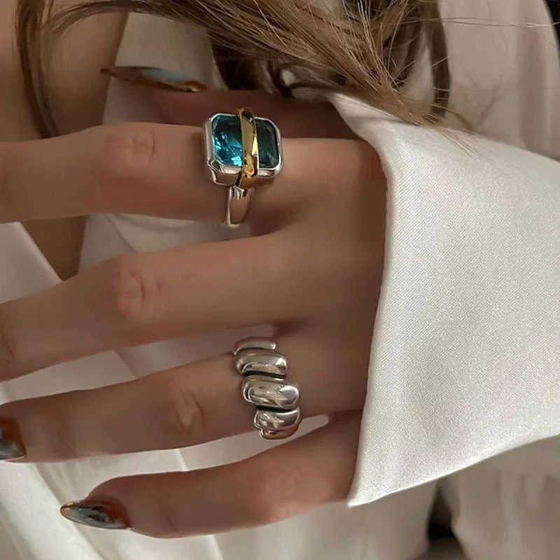 Anillo de plata con circonita azul LuvaModa