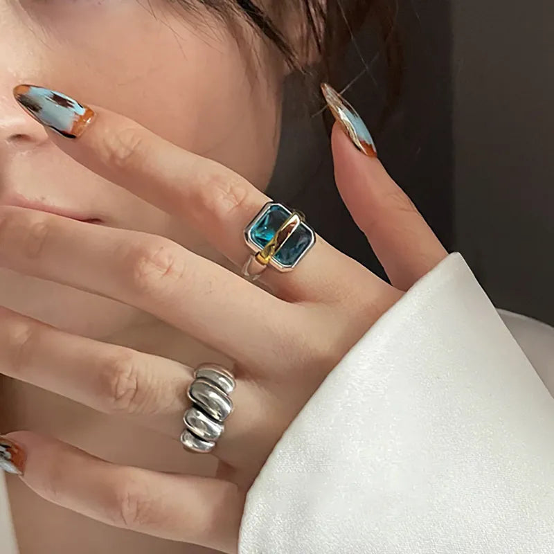 Anillo de plata con circonita azul LuvaModa