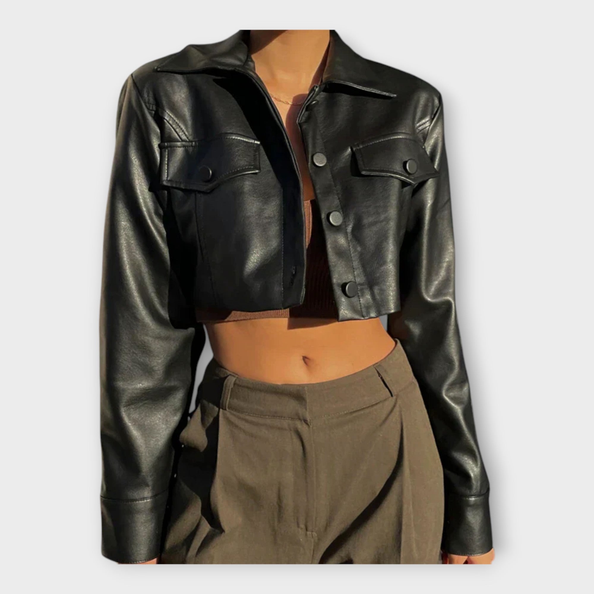 Chaqueta corta de cuero con bolsillos Luvamoda