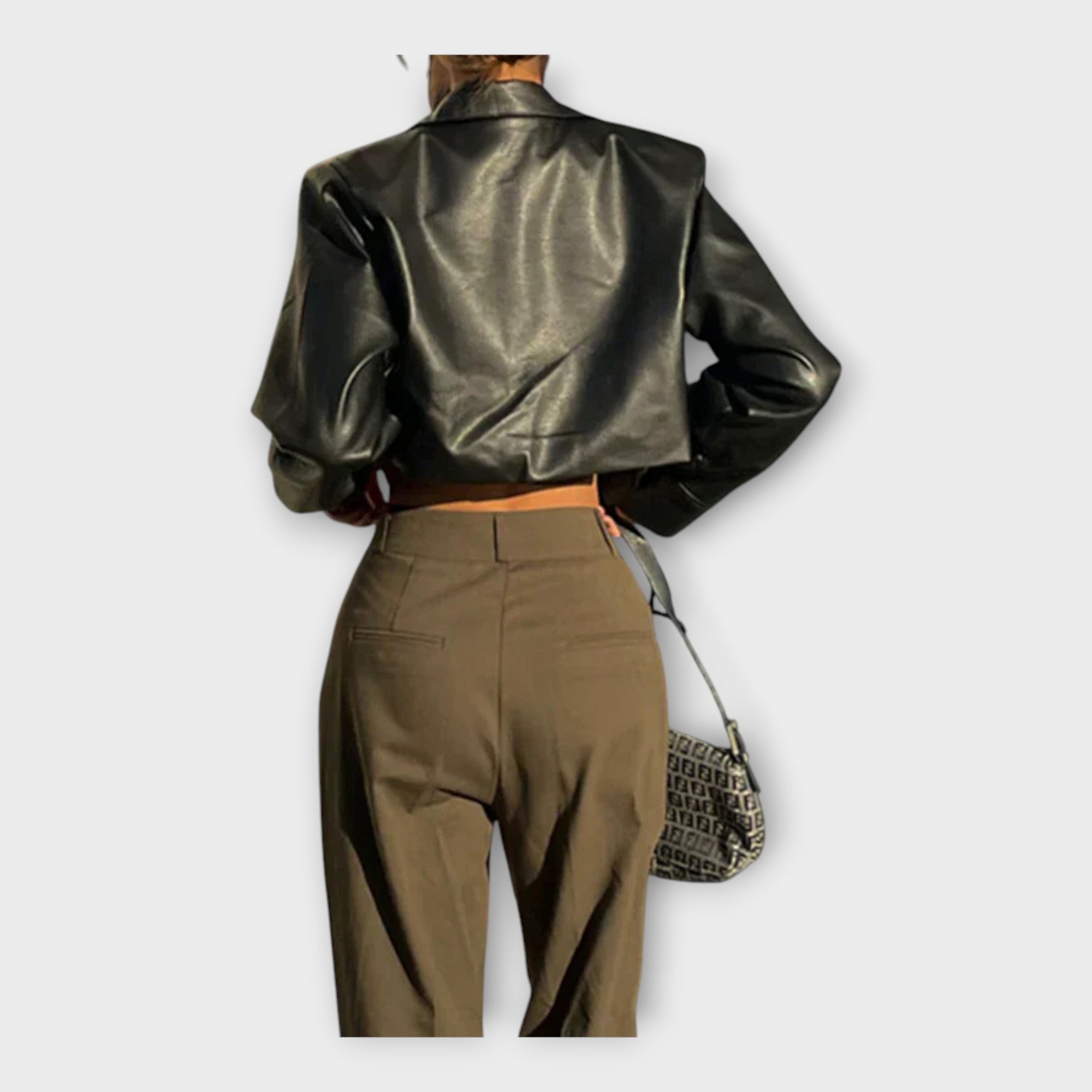 Chaqueta corta de cuero con bolsillos Luvamoda