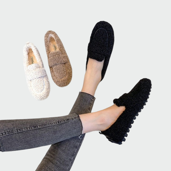Zapatos cálidos sin cordones con un diseño elegante. LuvaModa
