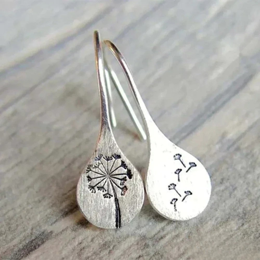 Elegantes pendientes de plata de ley con diseño de hojas. LuvaModa