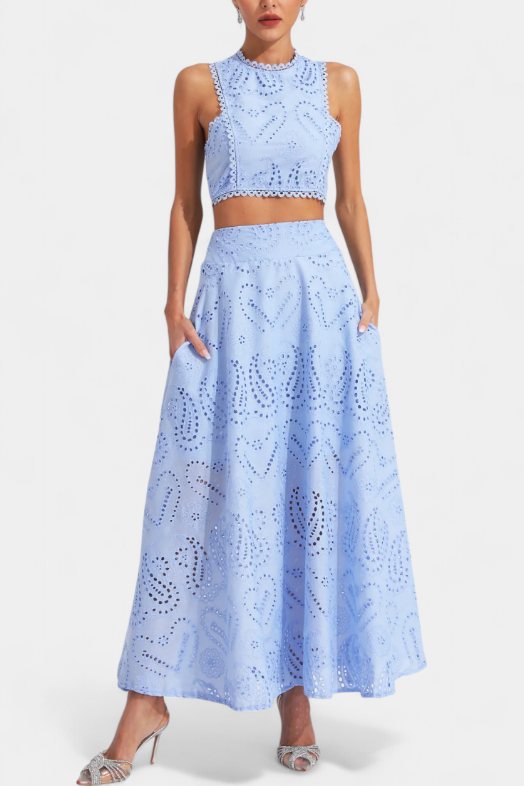 Conjunto romántico Danitza con encaje y diseño floral perforado LuvaModa