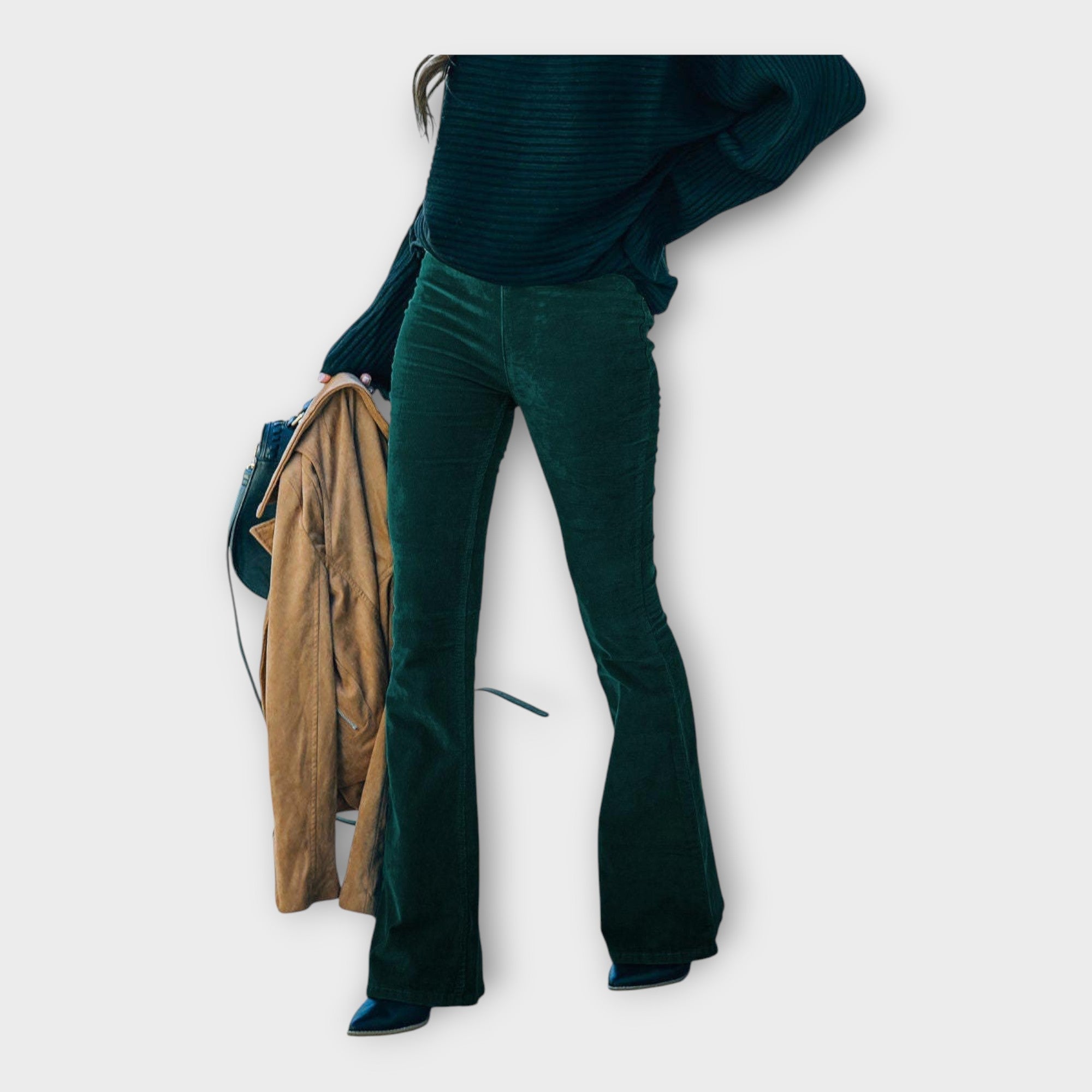 Pantalones elegantes con corte acampanado LuvaModa